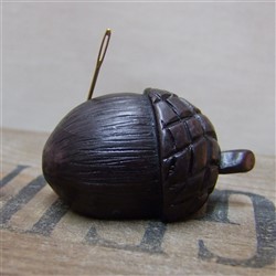 Magnetic Needle Holder - Acorn