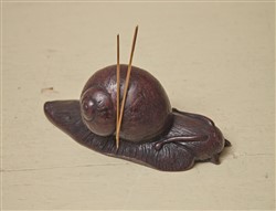 Magnetic Needle Holder - Snail